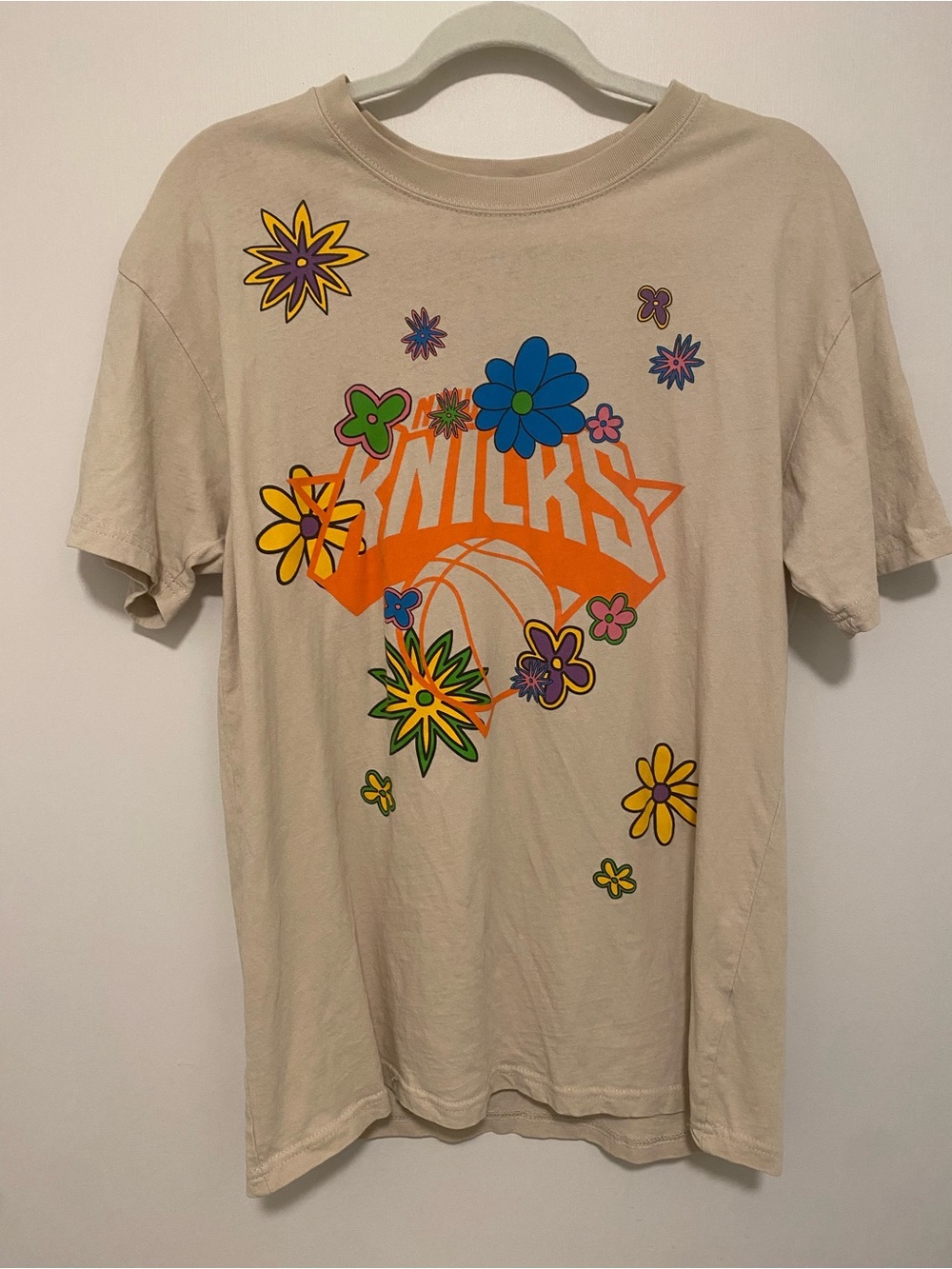 Ultra Game NY Knicks Flower Power Tshirt Medium